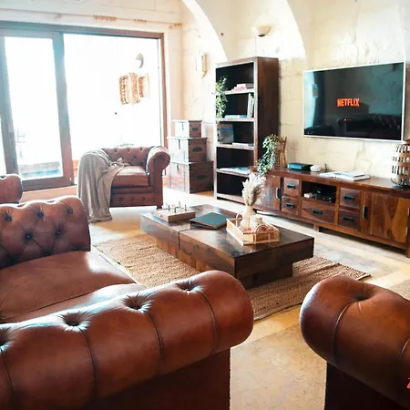 Villa Enchanting Retreat With 5 Bedrooms In Gozo