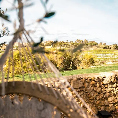 Enchanting Retreat With 5 Bedrooms In Gozo فيلة Għarb