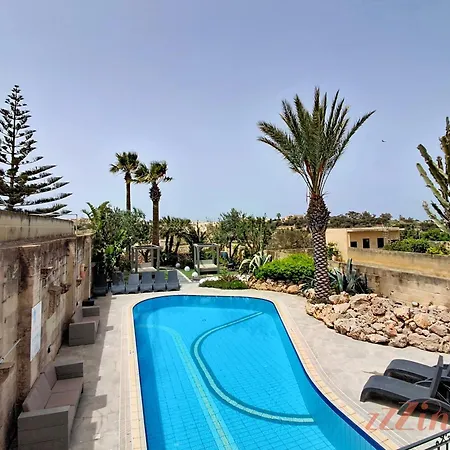 Enchanting Retreat With 5 Bedrooms In Gozo *
