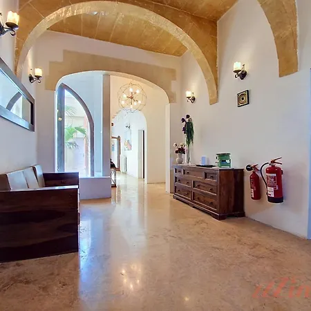 Villa Enchanting Retreat With 5 Bedrooms In Gozo