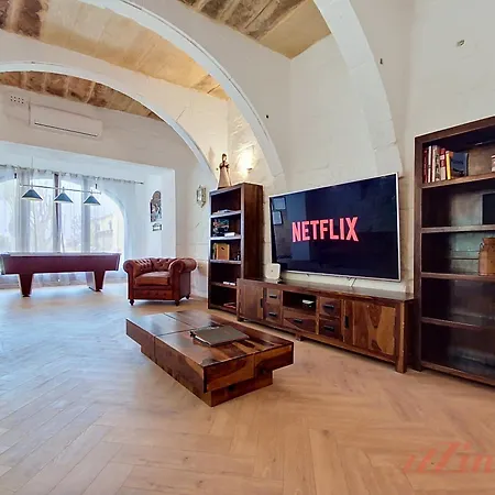 Enchanting Retreat With 5 Bedrooms In Gozo *
