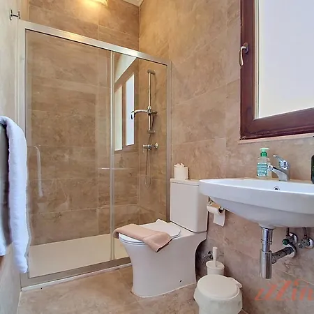 Enchanting Retreat With 5 Bedrooms In Gozo Gharb (Gozo)
