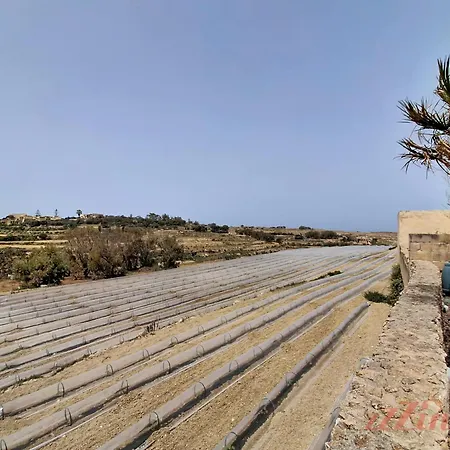 Villa Enchanting Retreat With 5 Bedrooms In Gozo Gharb (Gozo)
